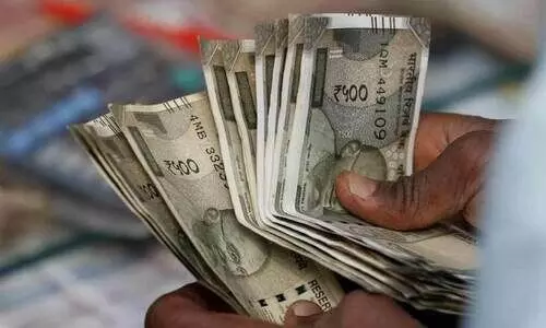 വീണ്ടും കൂപ്പുകുത്തി രൂപ; വിനിമയ നിരക്ക് പുതിയ റെക്കോഡിൽ വീണ്ടും കൂപ്പുകുത്തി രൂപ; വിനിമയ നിരക്ക് പുതിയ റെക്കോഡിൽ