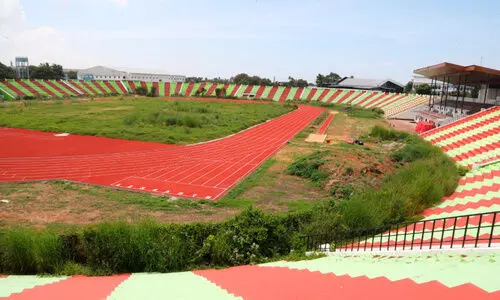 പുൽമൂടി കായികസ്വപ്നങ്ങൾ; ഇക്കുറിയും കൗമാരം ചരൽമണ്ണിൽ ഓടണം