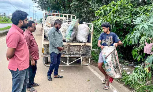 ക​നാ​ലി​ല്‍ ത​ള്ളി​യ മാ​ലി​ന്യം തി​രി​ച്ചെ​ടു​പ്പി​ച്ചു