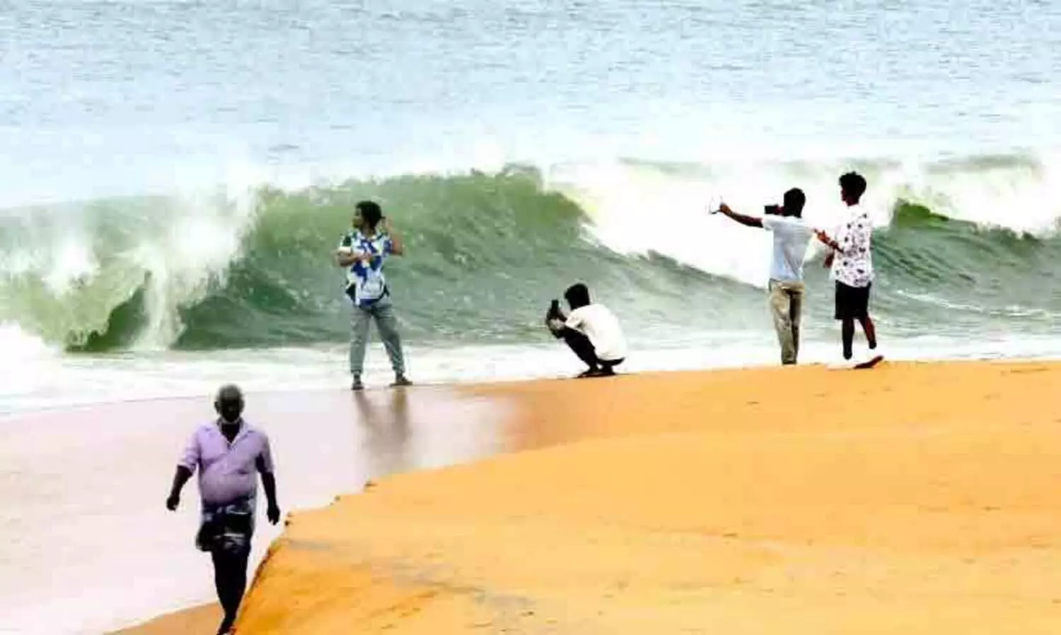 പ​ത്തു​വ​ര്‍ഷ​ത്തി​നി​ടെ മ​രി​ച്ച​ത് നൂ​റി​ല​ധി​കം പേ​ർ; കൊല്ലം ബീച്ചിൽ അപകടങ്ങൾ പെരുകുന്നു