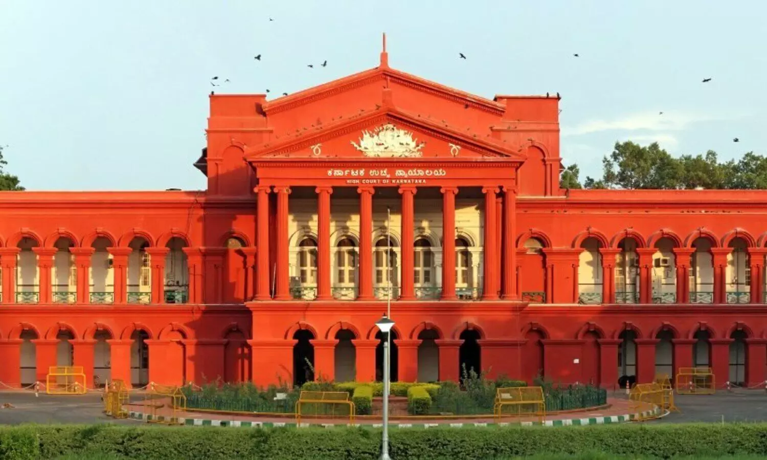 കർണാടകയിൽ ജാതി സർവേ തുടരാമെന്ന് ഹൈകോടതി; ഡേറ്റയുടെ രഹസ്യ സ്വാഭാവം സൂക്ഷിക്കാൻ നിർദേശം