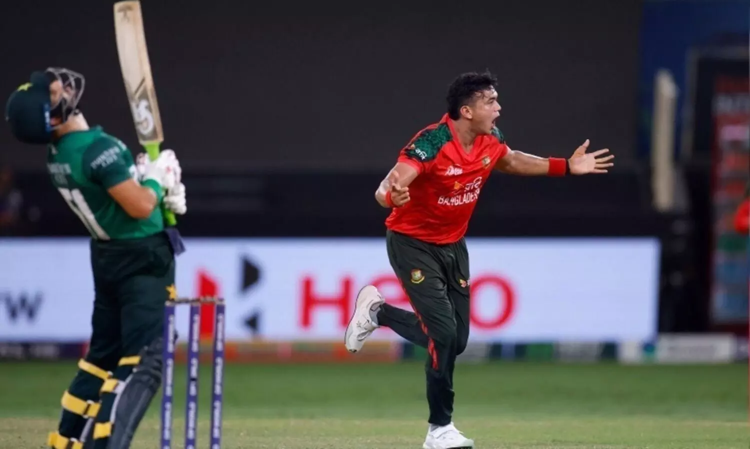 പാക് പടയെ വിറപ്പിച്ച് ബംഗ്ലാ കടുവകൾ; ഫൈനൽ പ്രവേശം 136 റൺസ് അകലെ