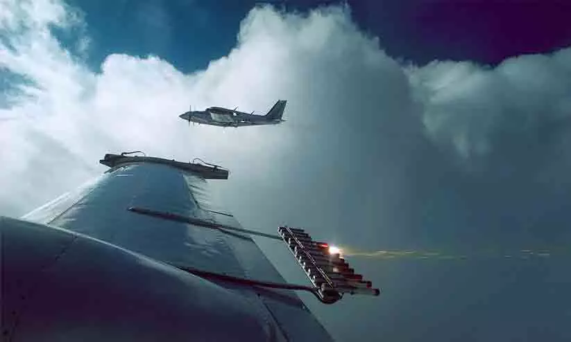 ഡൽഹി വായു മലിനീകരണത്തിന് ആശ്വാസം; കൃത്രിമ മഴ പെയ്യിക്കാനൊരുങ്ങി സർക്കാർ ഡൽഹി വായു മലിനീകരണത്തിന് ആശ്വാസം; കൃത്രിമ മഴ പെയ്യിക്കാനൊരുങ്ങി സർക്കാർ