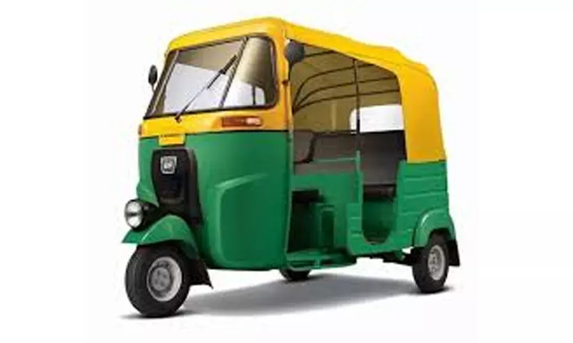 നമ്മ സാരഥി ഓട്ടോറിക്ഷകൾ കൈമാറി നമ്മ സാരഥി ഓട്ടോറിക്ഷകൾ കൈമാറി