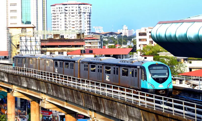 എട്ടാണ്ടിന്റെ ട്രാക്കിൽ മെട്രോ... എട്ടാണ്ടിന്റെ ട്രാക്കിൽ മെട്രോ...