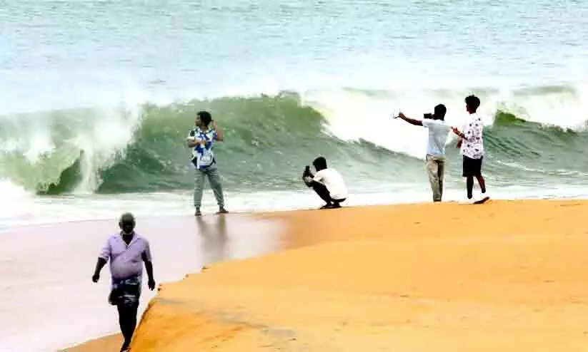 പ​ത്തു​വ​ര്‍ഷ​ത്തി​നി​ടെ മ​രി​ച്ച​ത് നൂ​റി​ല​ധി​കം പേ​ർ; കൊല്ലം ബീച്ചിൽ അപകടങ്ങൾ പെരുകുന്നു