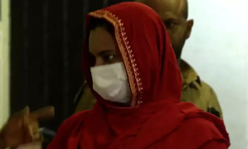 നെഞ്ചിൽ കുടുങ്ങിയ ഗൈഡ് വയർ പുറത്തെടുക്കൽ അപകടകരമെന്ന് വിദഗ്ധ സമിതി നെഞ്ചിൽ കുടുങ്ങിയ ഗൈഡ് വയർ പുറത്തെടുക്കൽ അപകടകരമെന്ന് വിദഗ്ധ സമിതി