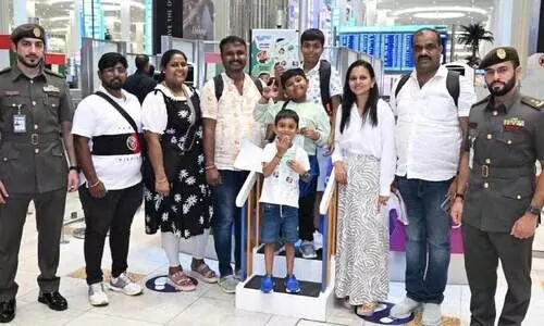 അ​ന്താ​രാ​ഷ്ട്ര ആം​ഗ്യ​ഭാ​ഷ ദി​നം; വി​മാ​ന​ത്താ​വ​ള​ത്തി​ൽ ബോ​ധ​വ​ത്​​ക​ര​ണം