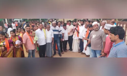 ക്ഷേ​ത്ര വ​ഴി​പാ​ട് ഘോ​ഷ​യാ​ത്ര​ക്ക് മ​സ്ജി​ദ് ക​മ്മി​റ്റി​യു​ടെ സ്വീ​ക​ര​ണം