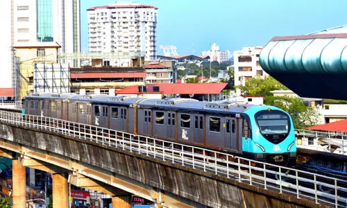 എട്ടാണ്ടിന്‍റെ ട്രാക്കിൽ മെട്രോ...