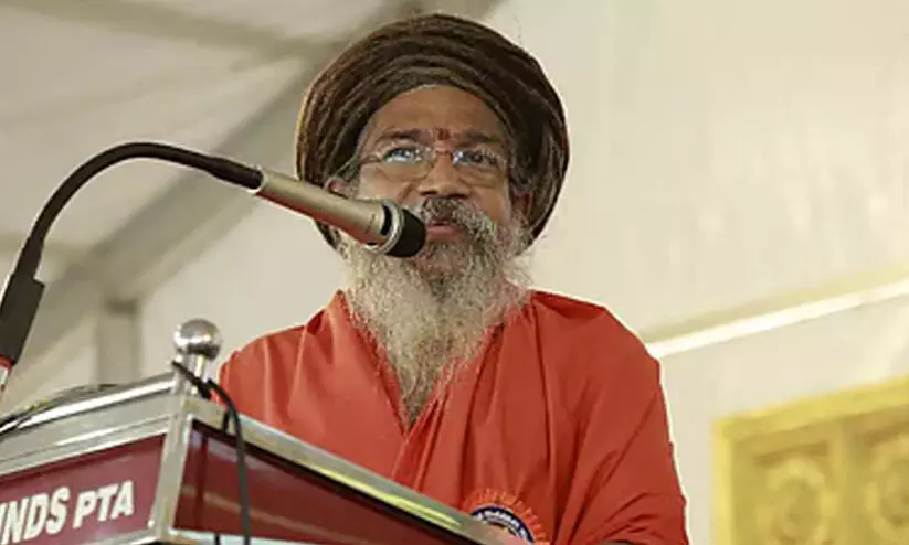 വാവര് സ്വാമിയേ എന്നല്ലേ വിളിക്കുന്നത്, വാവര് മുസ്ലിയാരേ.. വാവര് കാക്കേ എന്നൊന്നുമല്ലല്ലോ; കേസിനെ പേടിയില്ല, വർഗീയ പരാമർശങ്ങളിൽ ഉറച്ചുനിൽക്കുന്നുവെന്ന് ശാന്താനന്ദ വാവര് സ്വാമിയേ എന്നല്ലേ വിളിക്കുന്നത്, വാവര് മുസ്ലിയാരേ.. വാവര് കാക്കേ എന്നൊന്നുമല്ലല്ലോ; കേസിനെ പേടിയില്ല, വർഗീയ പരാമർശങ്ങളിൽ ഉറച്ചുനിൽക്കുന്നുവെന്ന് ശാന്താനന്ദ