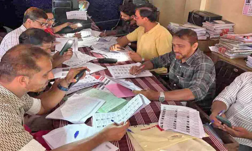 B.L.Omar is conducting voter list verification at the Nadapuram Village Office through mobile phone B.L.Omar is conducting voter list verification at the Nadapuram Village Office through mobile phone