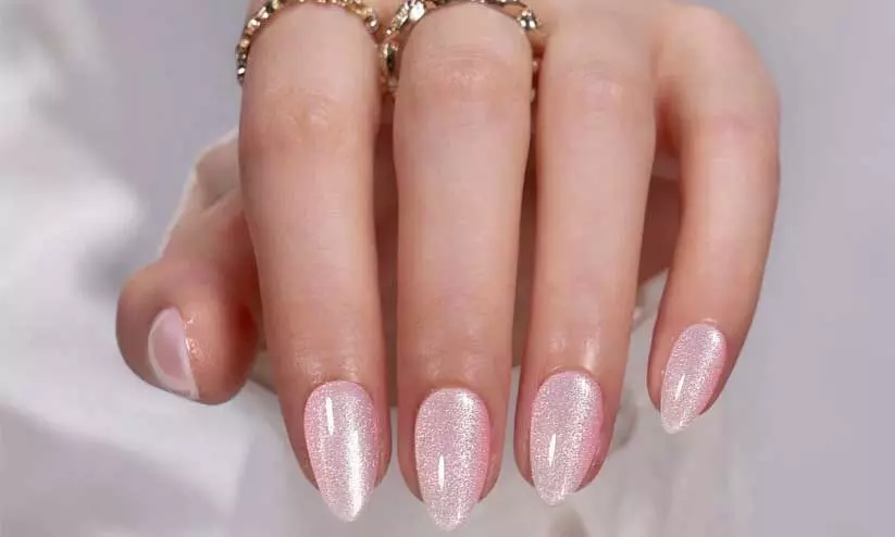 സൗന്ദര്യം കൂട്ടാനുപയോഗിക്കുന്ന ജെൽ നഖങ്ങൾ കാൻസറിനും വന്ധ്യതക്കും കാരണമാകും; മുന്നറിയിപ്പുമായി ഡെർമെറ്റോളജിസ്റ്റ്