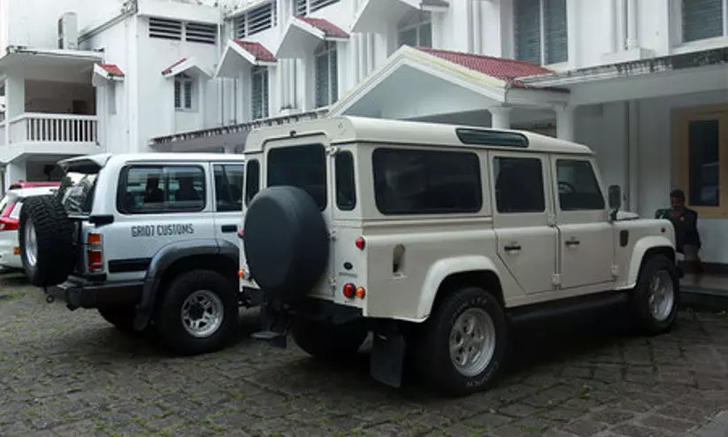 ഓപറേഷൻ നുംഖോർ: പിടിച്ചെടുക്കാനായത് 38 വാഹനങ്ങൾ മാത്രം; പലതും അതിർത്തി കടത്തി ഓപറേഷൻ നുംഖോർ: പിടിച്ചെടുക്കാനായത് 38 വാഹനങ്ങൾ മാത്രം; പലതും അതിർത്തി കടത്തി