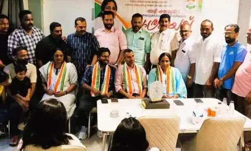 രാ​ജി ഷാ​ബു​വി​ന് ഒ.​ഐ.​സി.​സി യാ​ത്ര​യ​യ​പ്പ് ന​ൽ​കി