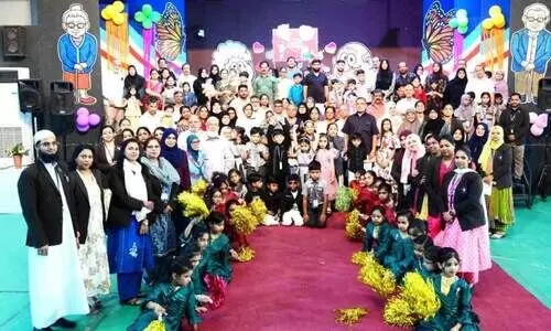 എം.​ഇ.​എ​സ് ഇ​ന്ത്യ​ൻ സ്കൂ​ളി​ൽ ഗ്രാ​ൻ​ഡ് പാ​ര​ന്റ്സ് ഡേ ​സം​ഘ​ടി​പ്പി​ച്ചു