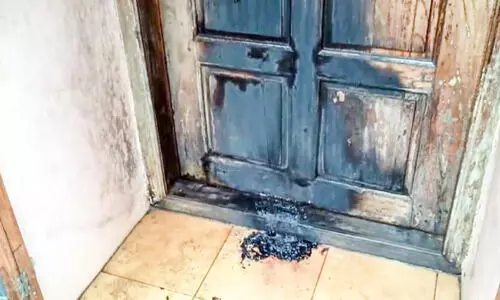 വീട് മണ്ണെണ്ണ ഒഴിച്ച് കത്തിക്കാൻ ശ്രമം; മാനസികവിഭ്രാന്തിയുള്ള ആൾ പിടിയിൽ