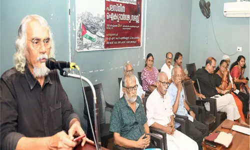 K.E.N. Kunhahammad speaks at the Palestine Solidarity Conference against Israeli Terrorism, organized by the Progressive Arts and Literature Association