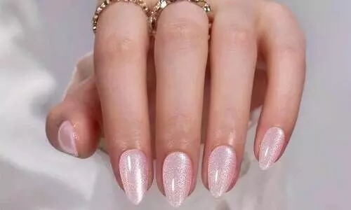 സൗന്ദര്യം കൂട്ടാനുപയോഗിക്കുന്ന ജെൽ നഖങ്ങൾ കാൻസറിനും വന്ധ്യതക്കും കാരണമാകും; മുന്നറിയിപ്പുമായി ഡെർമെറ്റോളജിസ്റ്റ്