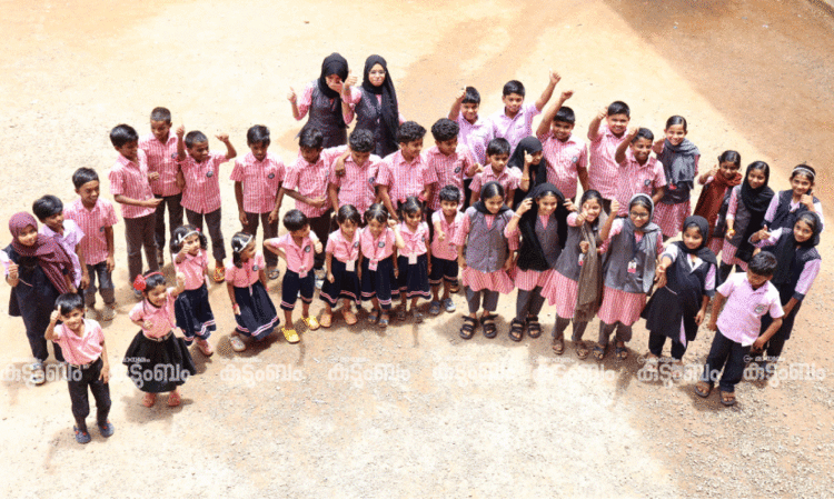 17 ജോടി ഇരട്ടകൾ, രണ്ടു ജോടി മൂവർ സംഘം; ഈ സ്കൂളിന് പറയാനുള്ളത് ‘ഇരട്ട മാഹാത്മ്യം’