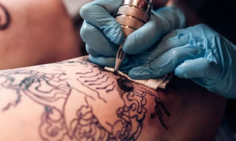 അനധികൃത ടാറ്റൂ സ്റ്റുഡിയോകളെ പൂട്ടാനൊരുങ്ങി ബഹ്റൈൻ അനധികൃത ടാറ്റൂ സ്റ്റുഡിയോകളെ പൂട്ടാനൊരുങ്ങി ബഹ്റൈൻ