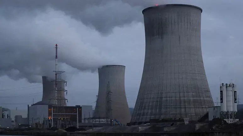 ഉപരോധങ്ങൾക്ക് പുല്ലുവില; ആണവ വൈദ്യുതി പ്ലാന്റുകൾക്ക് റഷ്യയുമായി കരാർ ഒപ്പിട്ട് ഇറാൻ ഉപരോധങ്ങൾക്ക് പുല്ലുവില; ആണവ വൈദ്യുതി പ്ലാന്റുകൾക്ക് റഷ്യയുമായി കരാർ ഒപ്പിട്ട് ഇറാൻ