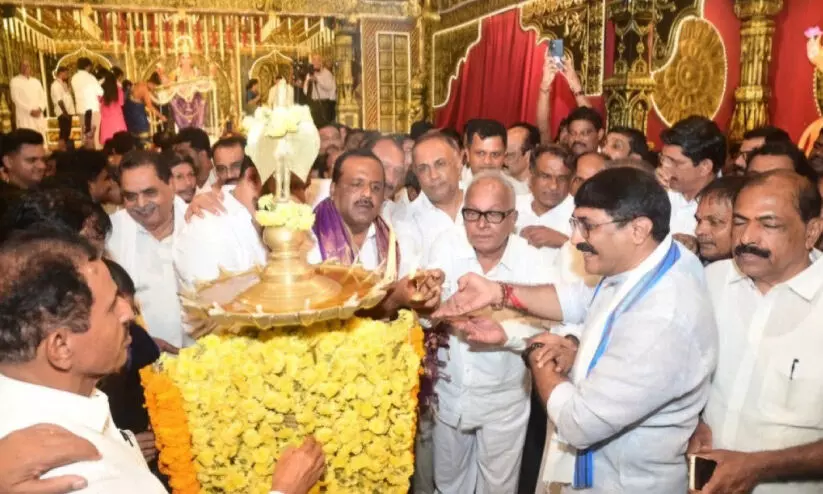 കുദ്രോളി ക്ഷേത്രം ദസറ സ്പീക്കർ യു.ടി.ഖാദർ ഉദ്ഘാടനം ചെയ്തു കുദ്രോളി ക്ഷേത്രം ദസറ സ്പീക്കർ യു.ടി.ഖാദർ ഉദ്ഘാടനം ചെയ്തു