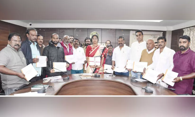 നീലഗിരി ജില്ലയിലെ പോളിങ് ബൂത്തുകളുടെ എണ്ണം 736 ആയി ഉയർന്നു നീലഗിരി ജില്ലയിലെ പോളിങ് ബൂത്തുകളുടെ എണ്ണം 736 ആയി ഉയർന്നു