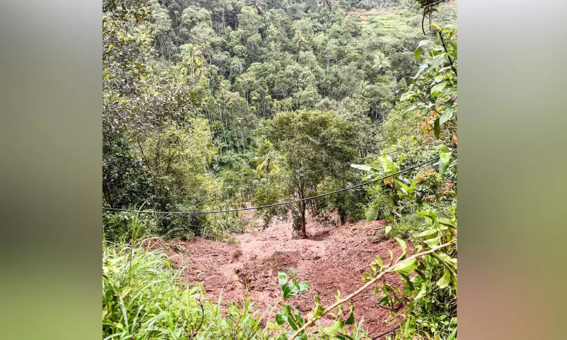 മഴ തുടരുന്നു; എഴുകും വയലിൽ ‘ഉരുൾപൊട്ടി’