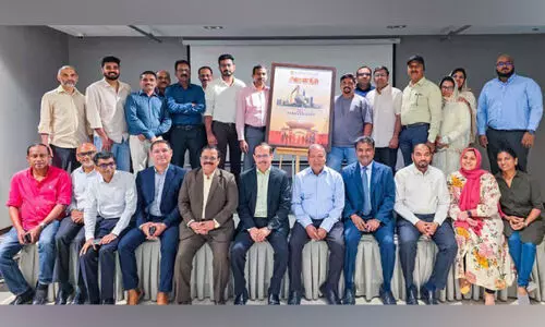 അ​സ്മാ​ബി കോ​ള​ജ്​ അ​ലു​മ്നി​ 20ാം വാ​ർ​ഷി​കം; പോ​സ്റ്റ​ർ പ്ര​കാ​ശ​നം