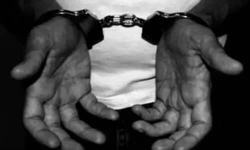 അധ്യാപികയെ കബളിപ്പിച്ച് 21 പവനും   30 ലക്ഷവും തട്ടി; പൂർവവിദ്യാർഥി പിടിയിൽ