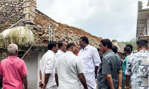 പ്ലൈവുഡ് കമ്പനിയുടെ മതിൽ തകർന്ന സംഭവം; അപകടാവസ്ഥയിലായ വീടുകൾ കമ്പനി ഏറ്റെടുക്കും പ്ലൈവുഡ് കമ്പനിയുടെ മതിൽ തകർന്ന സംഭവം; അപകടാവസ്ഥയിലായ വീടുകൾ കമ്പനി ഏറ്റെടുക്കും