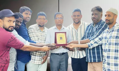 യാ​ത്ര​യ​യ​പ്പ് ന​ൽ​കി