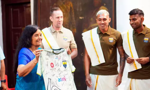 സൂപ്പർ ലീഗ് കേരള; കൊമ്പൻസിനെ ചട്ടം പഠിപ്പിക്കാൻ ഇനി ജെയിംസ് മക്‌ലൂൺ