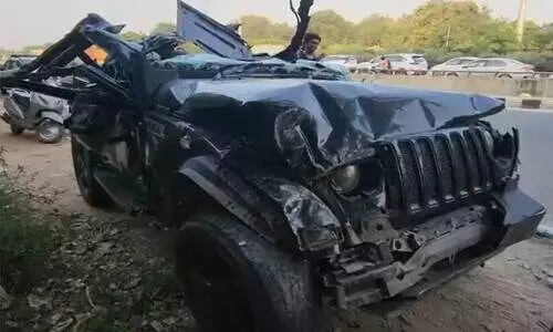 Accident,Gurugram,Speeding,Fatal crash,Divider collision,Road accident,Over-speeding,Vehicle crash,Casualties, ഗുരുഗ്രാം,ഥാർജീപ്പ്, വാഹനാപകടം, അമിതവേഗം