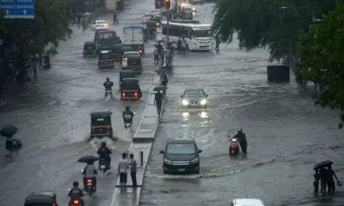 മഹാരാഷ്ട്രയിലും നാശം വിതച്ച് കനത്ത മഴ:   19 ഗ്രാമങ്ങൾ ഇരുട്ടിൽ