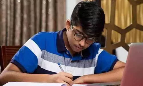 രാത്രി ഉറക്കമിളച്ച് കഠിനമായി പഠിക്കുന്നതല്ല സമർഥരായ വിദ്യാർഥികളുടെ വിജയ രഹസ്യം; ബുദ്ധിപൂർവം പ്രവർത്തിക്കുന്നതാണെന്ന് പഠനം