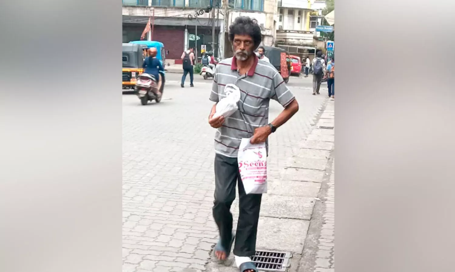 15 വർഷത്തിലേറെയായി തെരുവിൽ അലഞ്ഞ് ഗുജറാത്തി മധ്യവയസ്കൻ