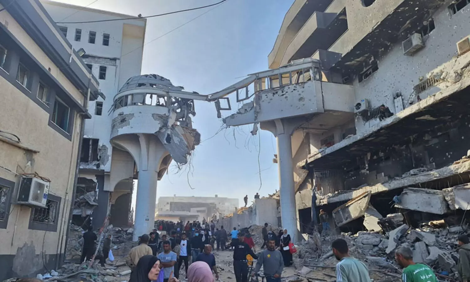 അവശേഷിക്കുന്ന അടിസ്ഥാന സൗകര്യങ്ങളും തകർക്കാൻ ​ഇസ്രായേൽ സൈന്യം; അൽ ശിഫ ആശുപത്രിക്ക് സമീപത്ത് യുദ്ധ ടാങ്കുകൾ