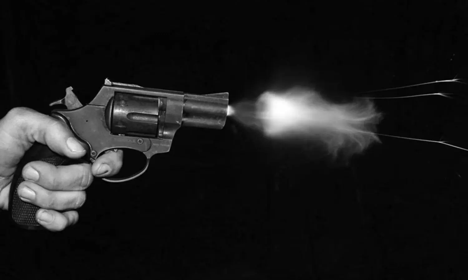 ഹോട്ടലിൽ ആൺസുഹൃത്തിനൊപ്പം കണ്ട 16 വയസുള്ള മകളെ പിതാവ് വെടിവെച്ച് കൊന്നു