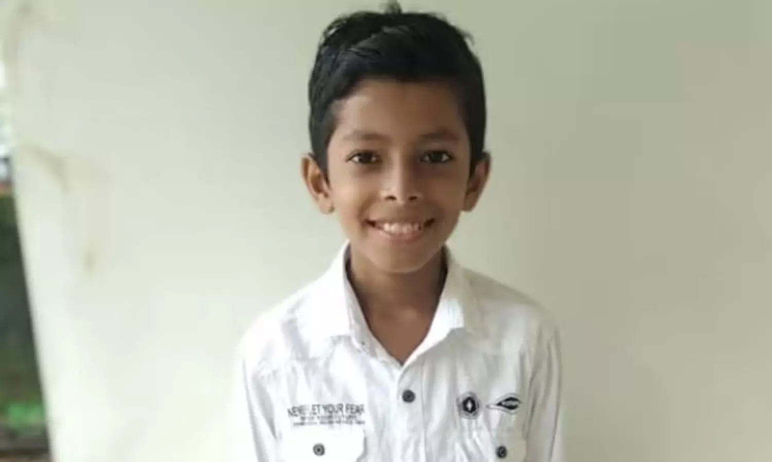 തെങ്ങിലെ പൊത്തിൽ നിന്നും തത്തയെ പിടിക്കാൻ ശ്രമിക്കുന്നതിനിടെ അപകടം; തെങ്ങ് മറിഞ്ഞ് വീണ് വിദ്യാർഥിക്ക് ദാരുണാന്ത്യം