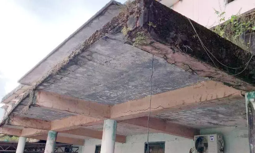 മേപ്പാടി ബസ് സ്റ്റാൻഡ് കെട്ടിടം ജീർണാവസ്ഥയിൽ മേപ്പാടി ബസ് സ്റ്റാൻഡ് കെട്ടിടം ജീർണാവസ്ഥയിൽ