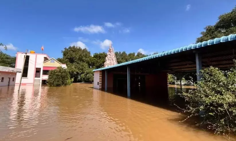 കനത്ത മഴ; വടക്കൻ കർണാടക മേഖലയിൽ പ്രളയക്കെടുതി കനത്ത മഴ; വടക്കൻ കർണാടക മേഖലയിൽ പ്രളയക്കെടുതി