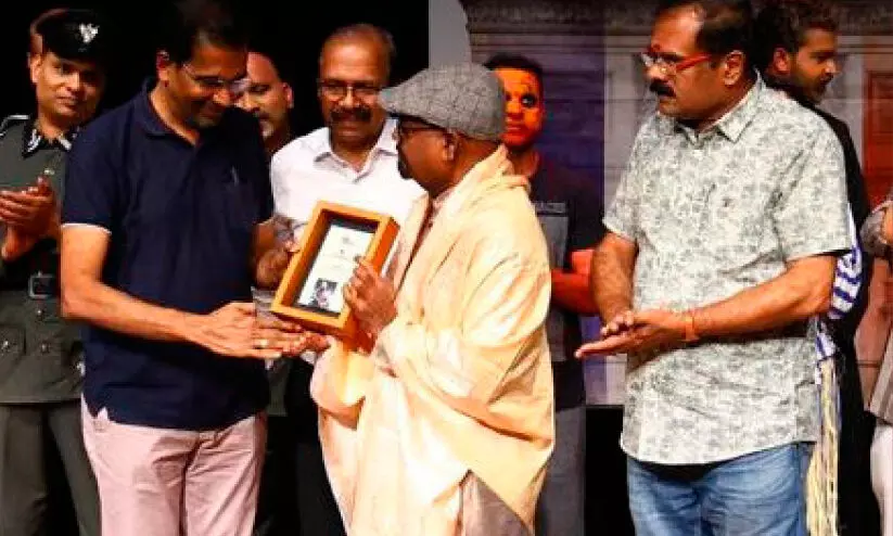 ക​ർ​ണാ​ട​ക ലൈ​ഫ് ടൈം ​അ​ച്ചീ​വ്‌​മെ​ന്റ് അ​വാ​ർ​ഡ് ഡി. ​സു​ധീ​ര​ന്