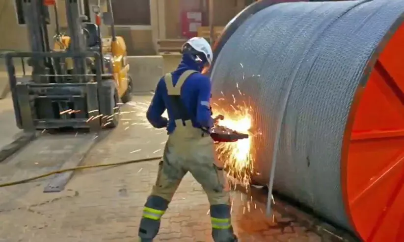 കേബ്ൾ റീലുകളിൽ ഒളിപ്പിച്ച് മദ്യം കടത്താൻ ശ്രമം കേബ്ൾ റീലുകളിൽ ഒളിപ്പിച്ച് മദ്യം കടത്താൻ ശ്രമം