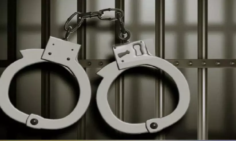 ഔദ്യോഗിക പദവി ദുരുപയോഗം ചെയ്തു; സോഷ്യൽ മീഡിയയിൽ വ്യാജ വിഡിയോ പ്രചരിപ്പിച്ച യുവതി റിമാൻഡിൽ ഔദ്യോഗിക പദവി ദുരുപയോഗം ചെയ്തു; സോഷ്യൽ മീഡിയയിൽ വ്യാജ വിഡിയോ പ്രചരിപ്പിച്ച യുവതി റിമാൻഡിൽ