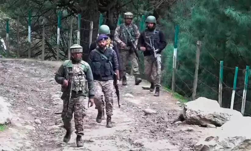 Indian Army,terrorists,infiltration,encounter,border security,militant activity,counter-terrorism,ceasefire violation, വെടിനിർത്തൽ ലംഘനം. കുപ്‍വാര, ജമ്മു-കശ്മീർ, ഇന്ത്യൻ ആർമി