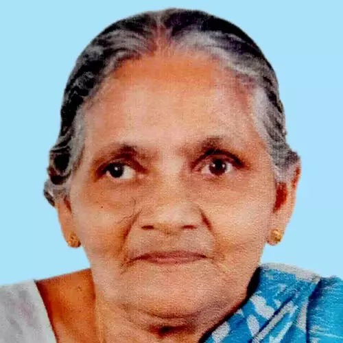 സ​രോ​ജി​നി അ​മ്മ