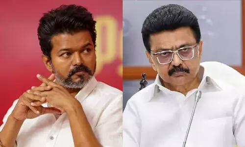 ദുരന്തമുണ്ടായ ഉടൻ വിജയ് സ്ഥലംവിട്ടപ്പോൾ പുലർച്ചെ തന്നെ കരൂരിൽ പറന്നിറങ്ങി സ്റ്റാലിൻ