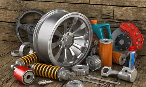 അന്താരാഷ്ട്ര ബ്രാന്‍റുകളുടെ വ്യാജ സ്പെയർപാർട്സ് വിൽപ്പന നടത്തുന്ന റാക്കറ്റിനെ പിടികൂടി ക്രൈം ബ്രാഞ്ച്